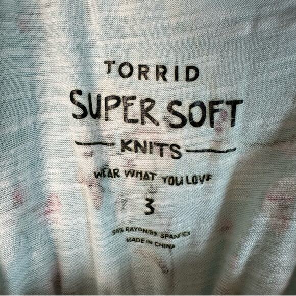 Torrid floral tunic, top, empire, cut ruffle, cap sleeve bohemian plus size - Picture 4 of 10